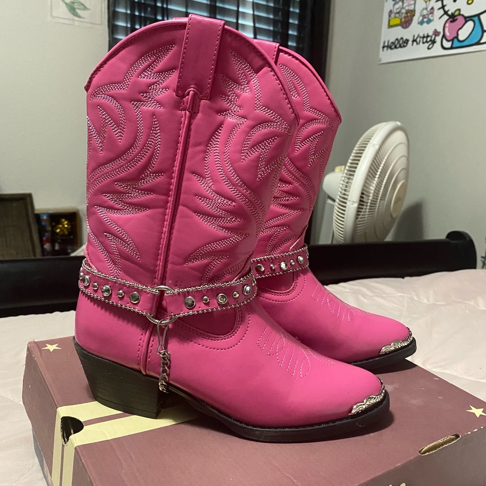 Pink girls boots Size 4